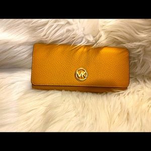 Marigold mk wallet